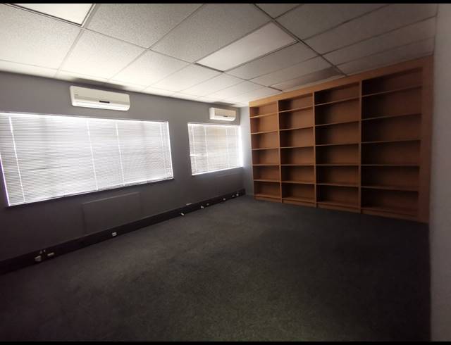 810M² FACTORY TO LET IN JET PARK